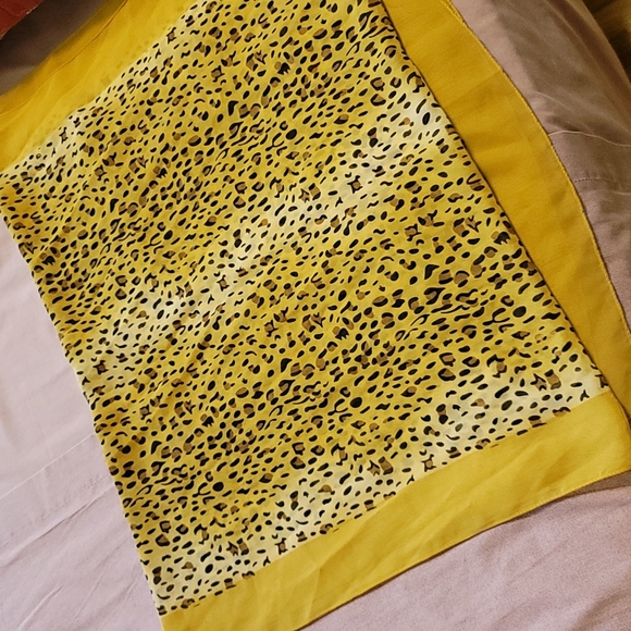 Traditional Leopard/Cheeta print scarf - Picture 5 of 5